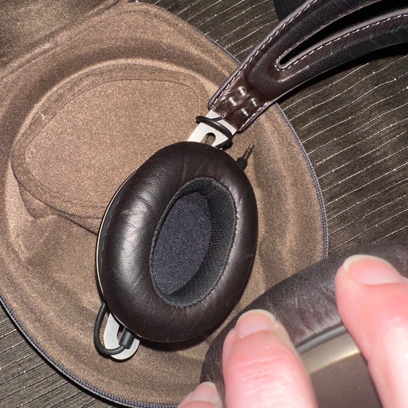 Sennheiser Momentum M2 On-Ear Wired Headphones Black Premium Sound Lightweight - Picture 4 of 10